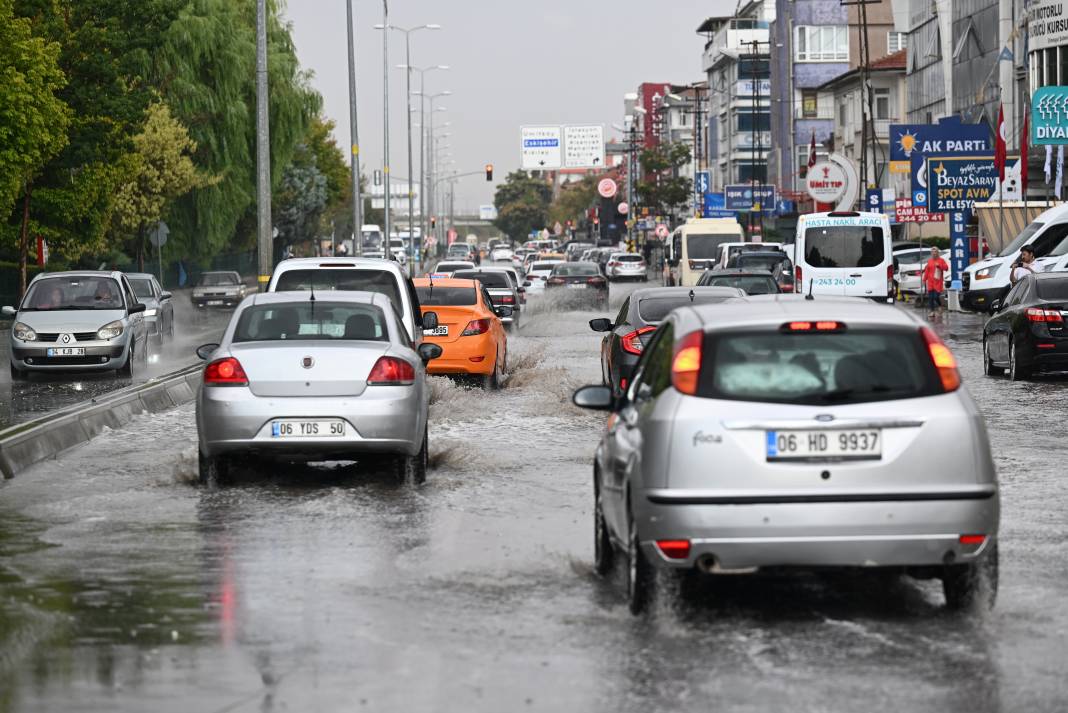 Ankara’da sağanak yaşamı felç etti! Alt geçit ve caddeler sular altında kaldı 1